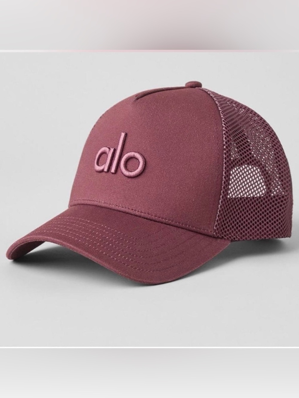 NWT Alo District Trucker Hat in Burgundy Truffle